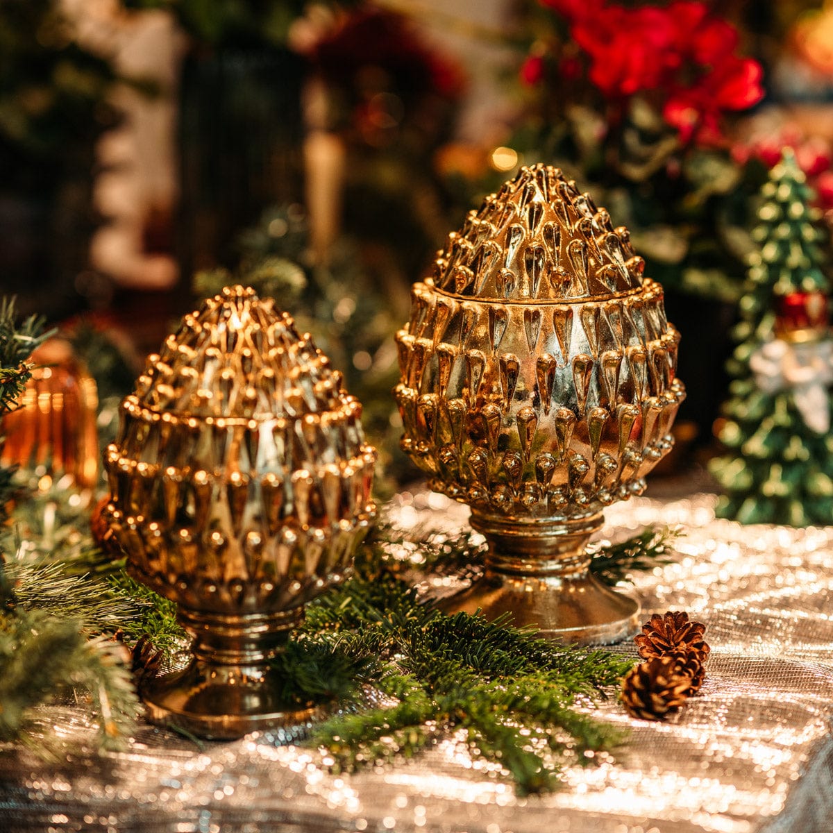 Pine cones with gold lacquer H 11" Ø 7"