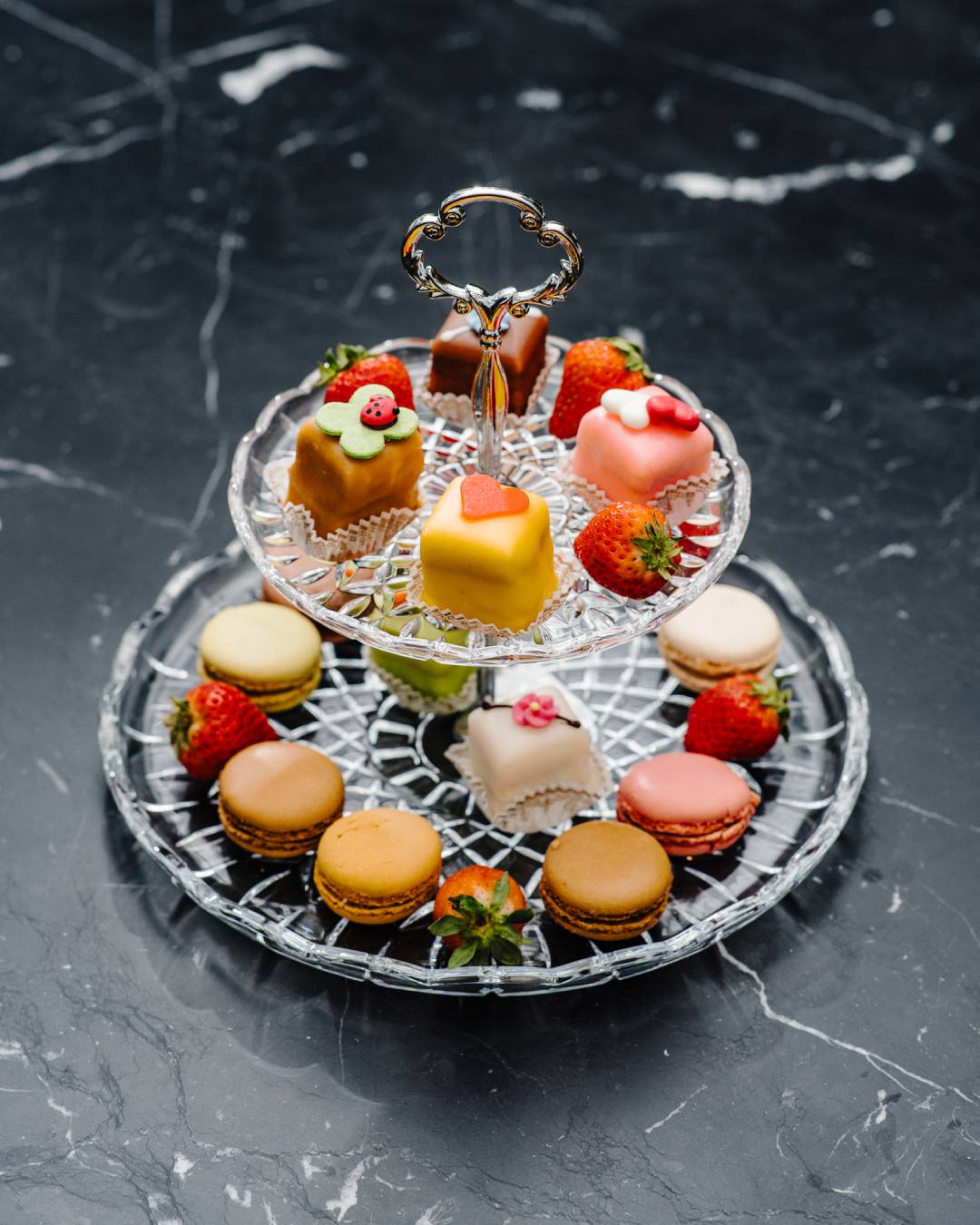 Etagere - presentation plate with 2 levels made of cut glass H 10.14  Ø 10.92