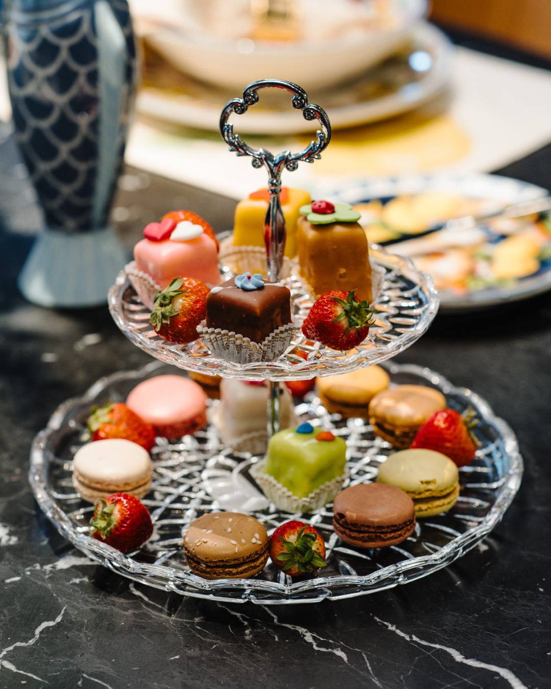 Etagere - presentation plate with 2 levels made of cut glass H 10.14  Ø 10.92