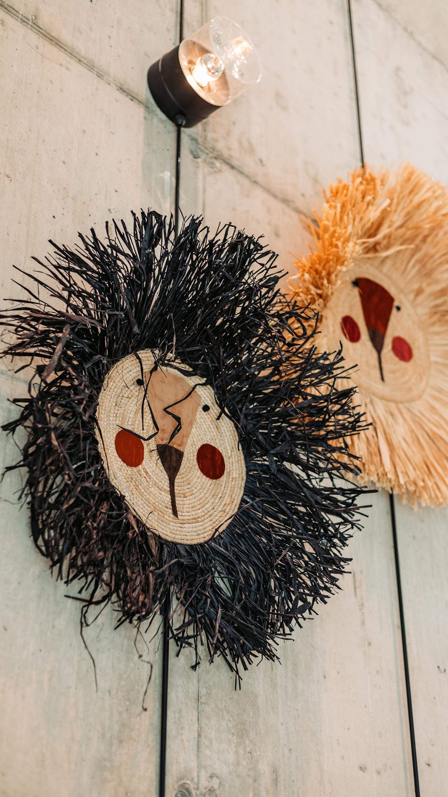 Wall decoration lion face - raffia with leather applications Ø 27.3"