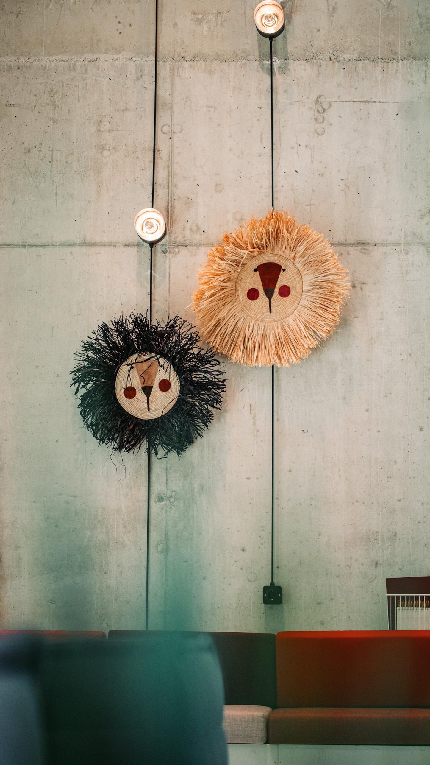 Wall decoration lion face - raffia with leather applications Ø 27.3"