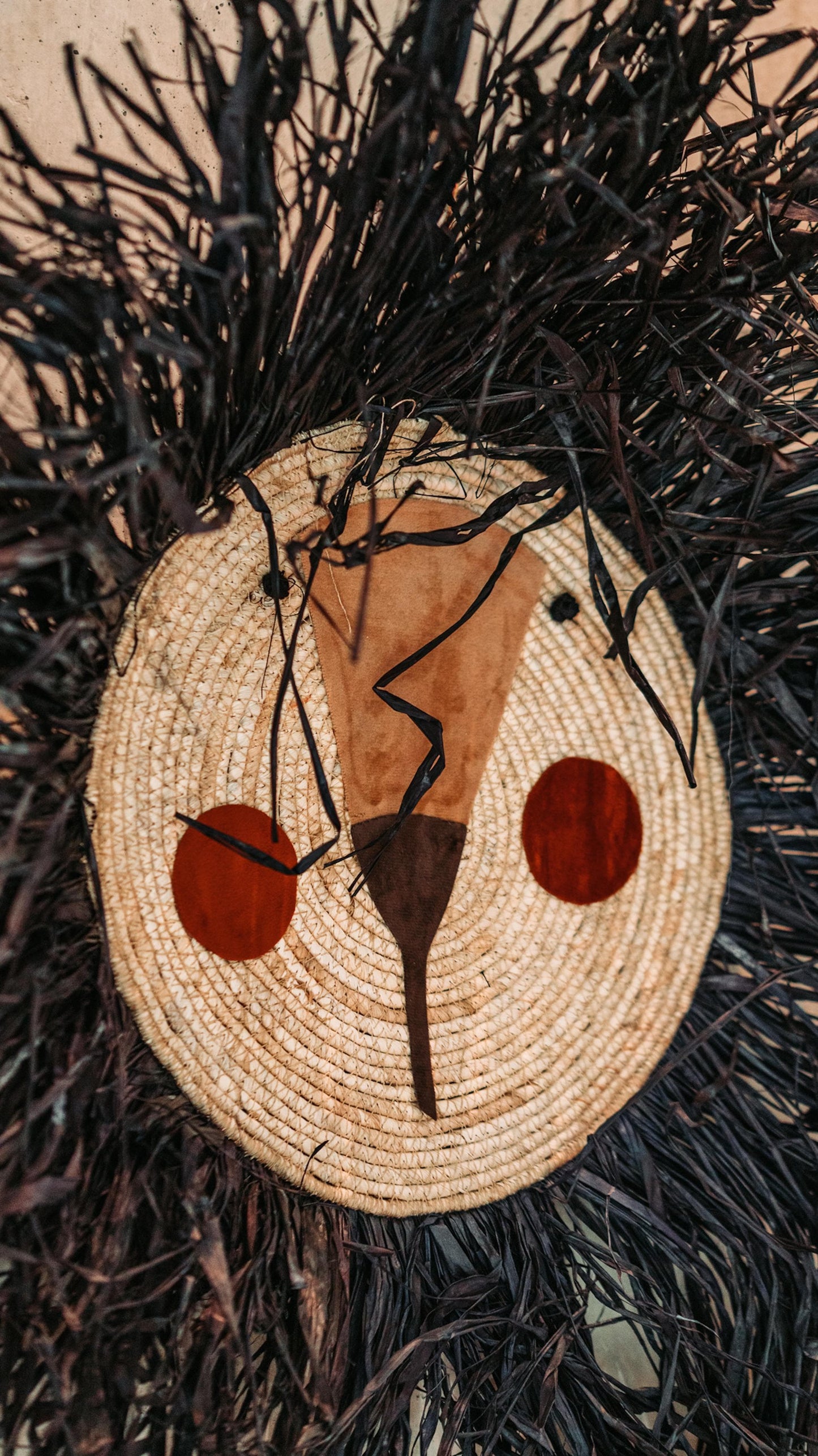 Wall decoration lion face - raffia with leather applications Ø 27.3"
