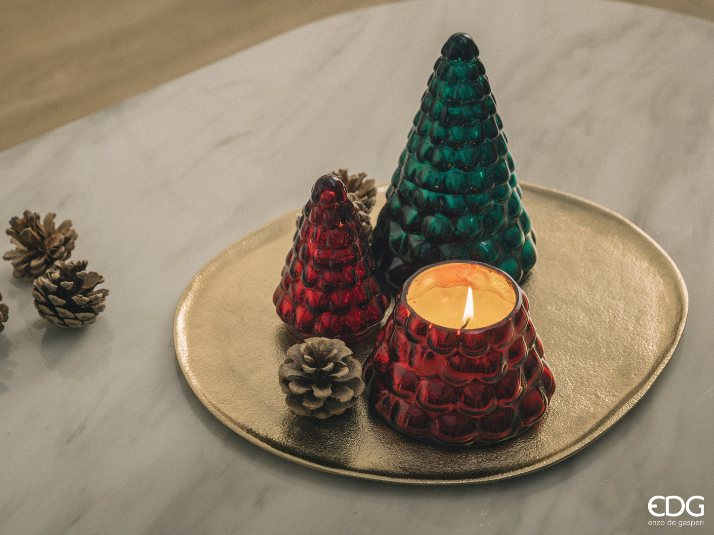 Large Christmas candle in a red glass pine H 7.4"