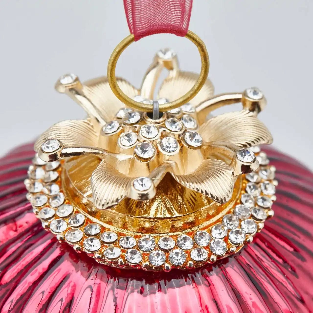 Decorative Christmas ball glass with crown in gold and red Ø 3.9"